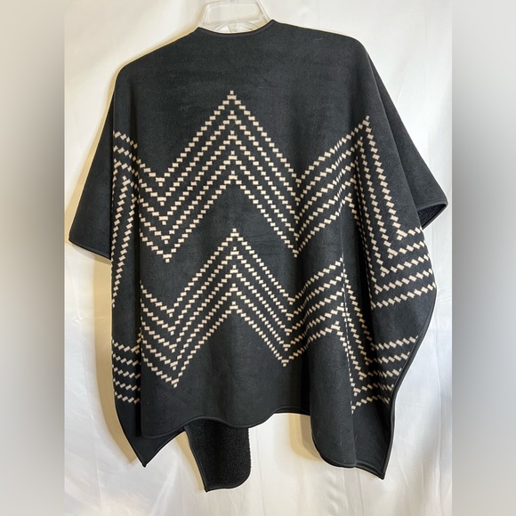 Ike Behar Winter Wrap. One size. Black. NWOT. - Picture 3 of 4